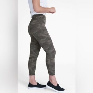Sz1X Spanx Look At Me Now High Rise Compression cropped tights Green Camo EUC